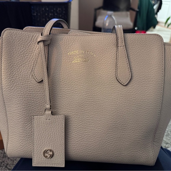 GUCCI SWING TOTE IN IVORY WITH COA💕💕💕 - Picture 12 of 13